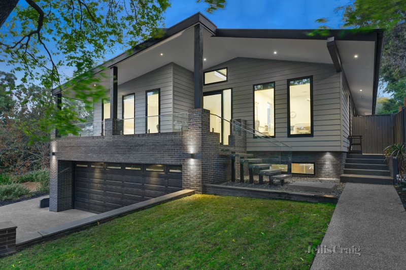 16 McFarlane Street