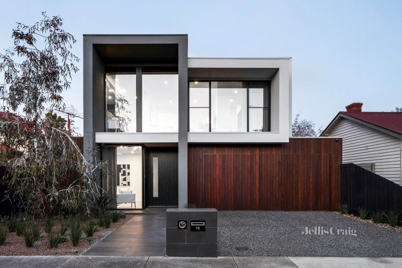 16 Wakanui Street