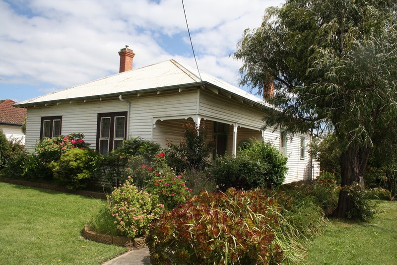 160 Macleod Street, Bairnsdale 3 bed, 2 bath… Bill Wyndham & Co.