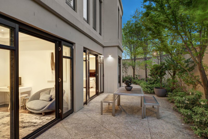 693 Orrong Road