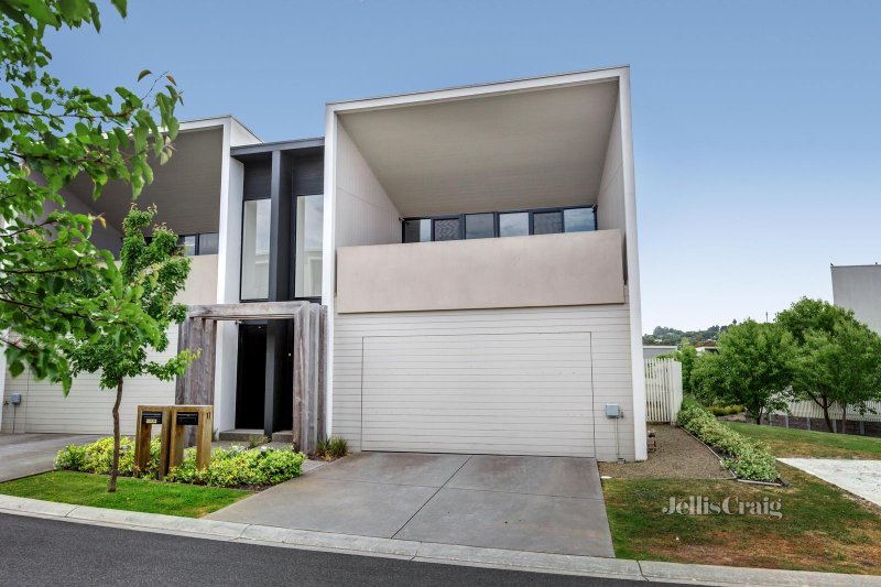 17 Bardaster Boulevard, Chirnside Park, VIC 3116 Townhouse for Sale