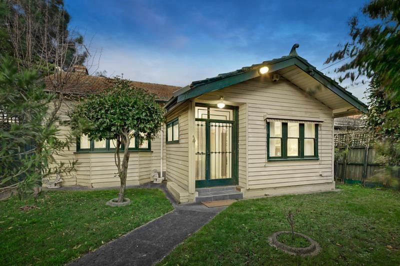 17 Waterdale Road, Ivanhoe 4 bed, 2 bath House for Lease