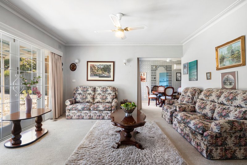 18 Amdura Road, Doncaster East