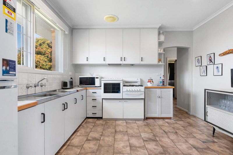 18 Amdura Road, Doncaster East