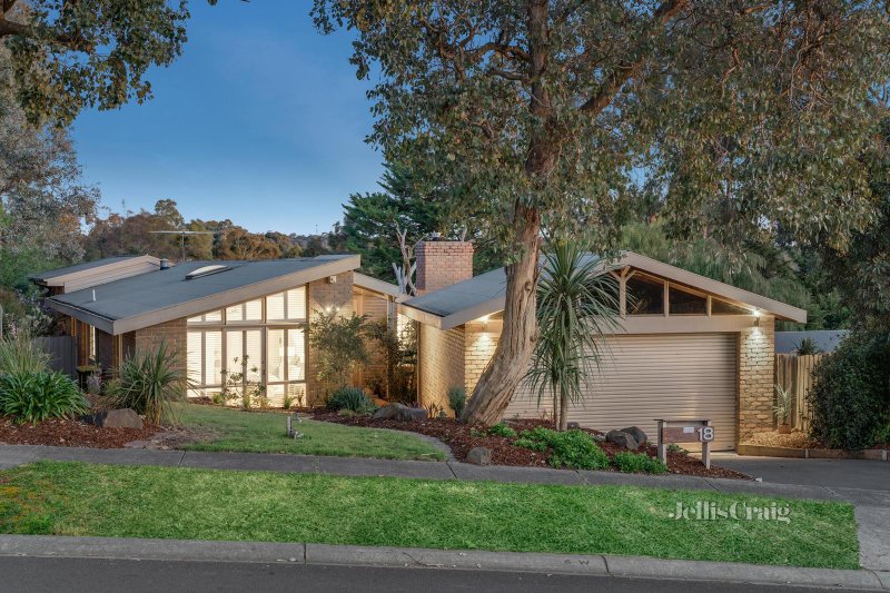 18 Dandallo Drive, Eltham, VIC 3095 House for Sale