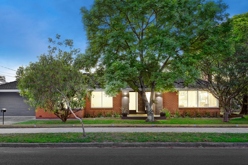 18 Geoffrey Drive, Kilsyth, VIC 3137 House for Sale