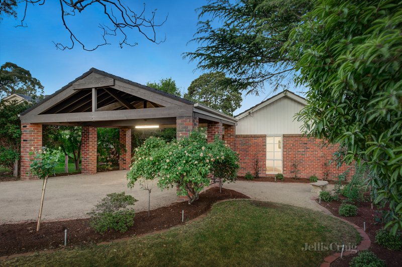 18 Rockaway Drive