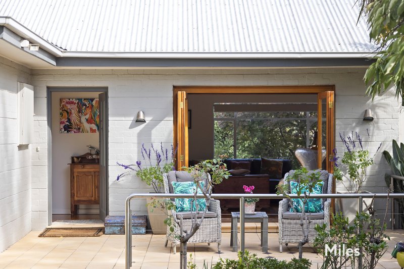 184 The Boulevard, Ivanhoe East 5 bed, 2 bath House for Sale