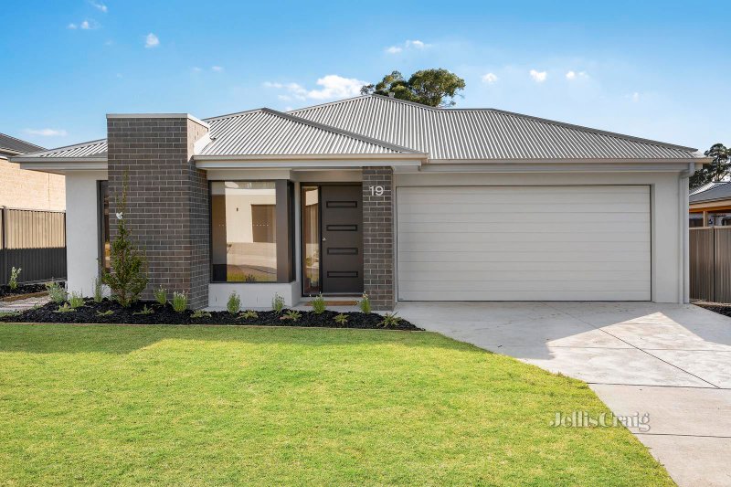 19 Henlix Court, Mount Clear, Vic 3350 - House For Sale