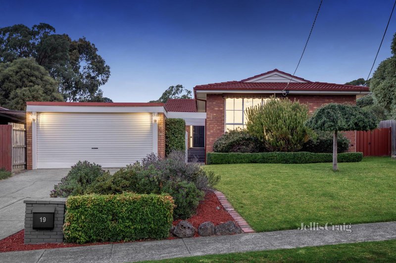 19 Jull Parade, Ringwood North, VIC 3134 House for Sale