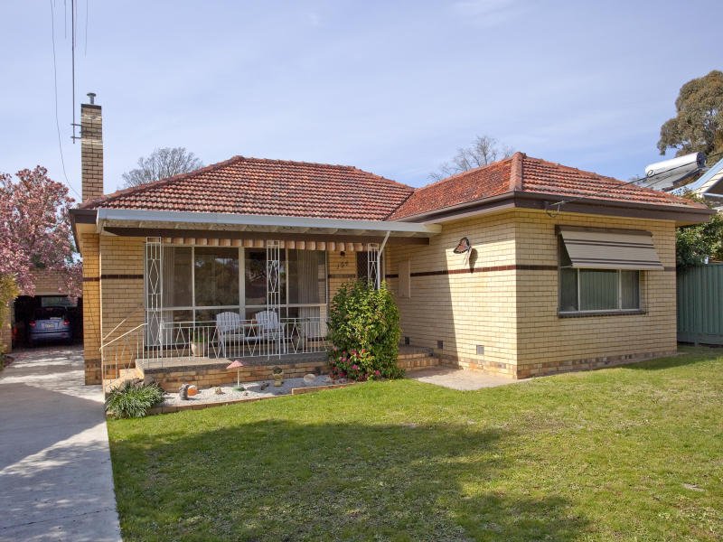 194 Hargraves Street, Castlemaine, VIC 3450 House for Sale