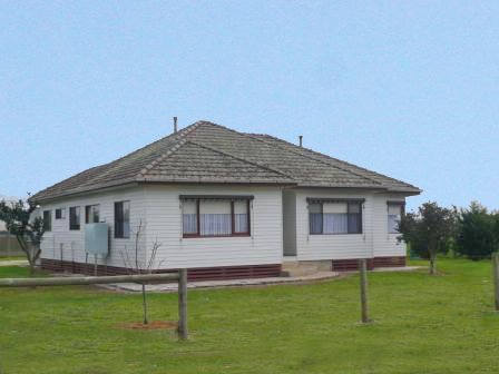 **UNDER APPLICATION** 3 BEDROOM HOME IN NAR NAR GOON