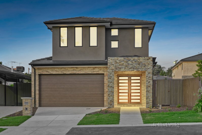 1a Woodhouse Road, Doncaster East, VIC 3109 Townhouse for Sale