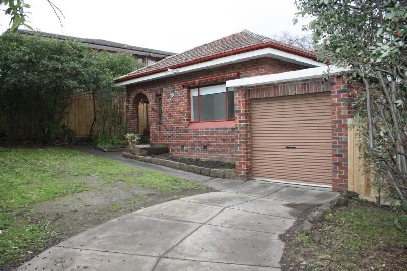 20 Redesdale Road, Ivanhoe 2 bed, 1 bath House for Lease