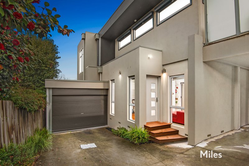 2/17 Alfreda Avenue, Rosanna 2 bed, 3 bath Townhouse for Sale