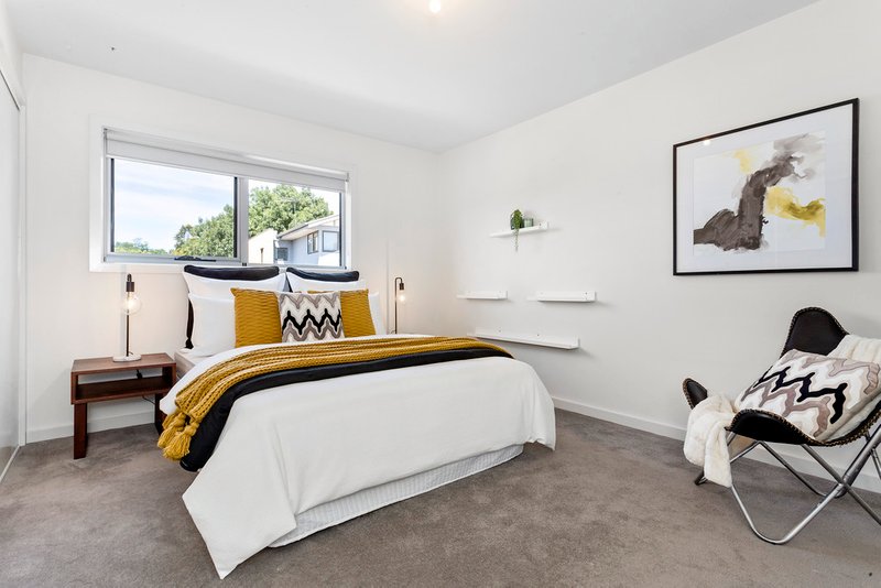 2/18 Hiddleston Avenue, Box Hill South