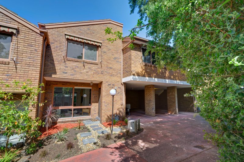 2/33 Parkhill Road, Kew, VIC 3101 House for Sale