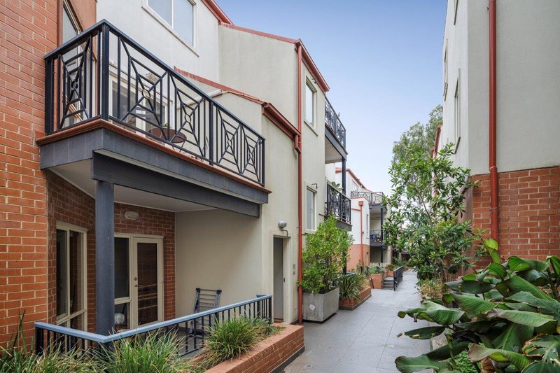 24/8-32 Howlett Street, Kensington