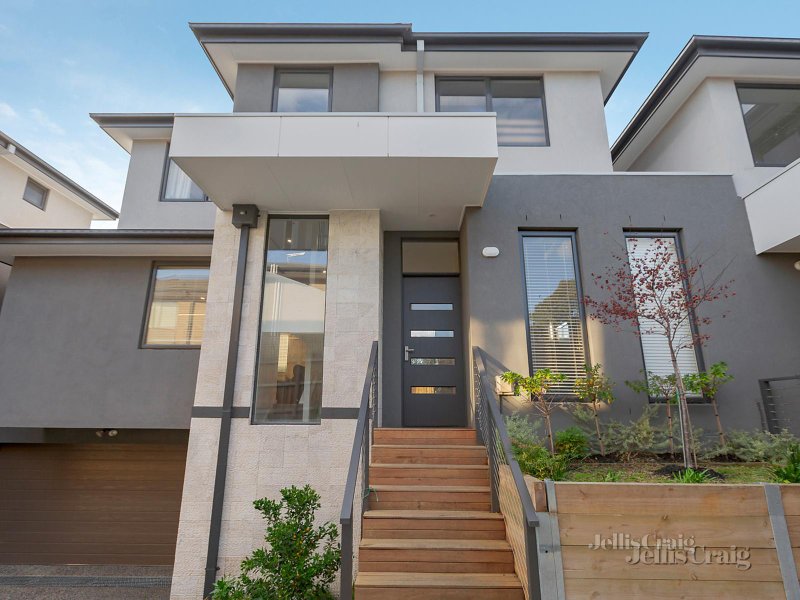 8 Silver Ash Avenue