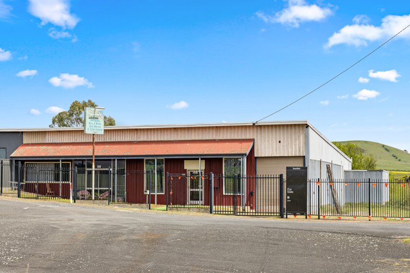 Photo: 2819 - 2821 Midland Highway