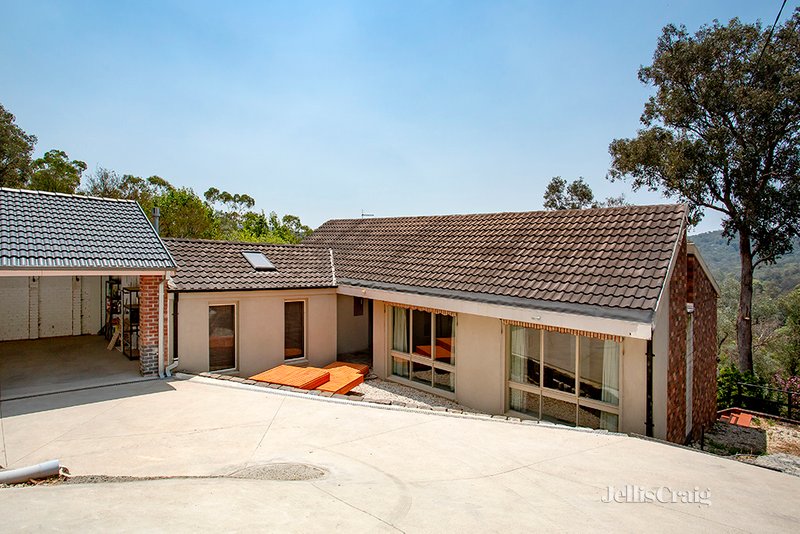 30 Valias Street