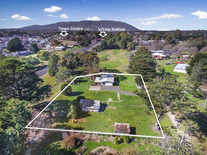 31 Corinella Road, Woodend, VIC 3442 House for Sale