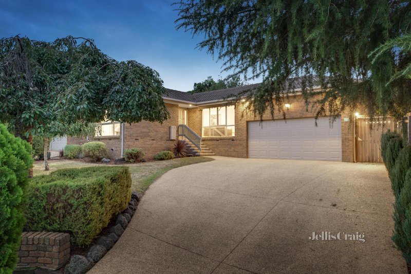 33 Chevalier Crescent, Mooroolbark, VIC 3138 House for Sale