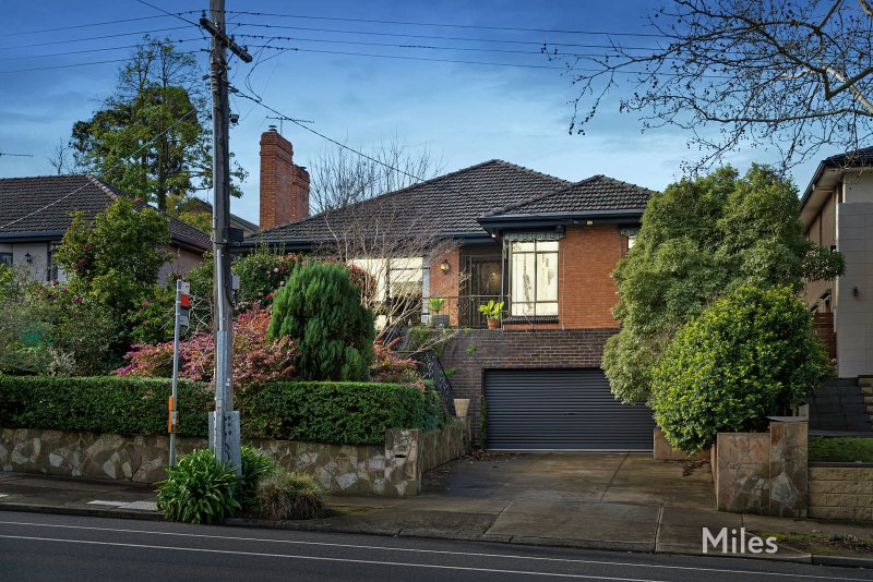 38 McArthur Road, Ivanhoe East 4 bed, 2 bath House for Sale