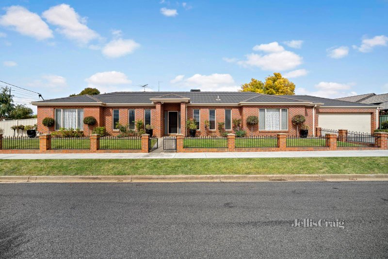 399 Forest Street, Wendouree, VIC 3355 House for Sale