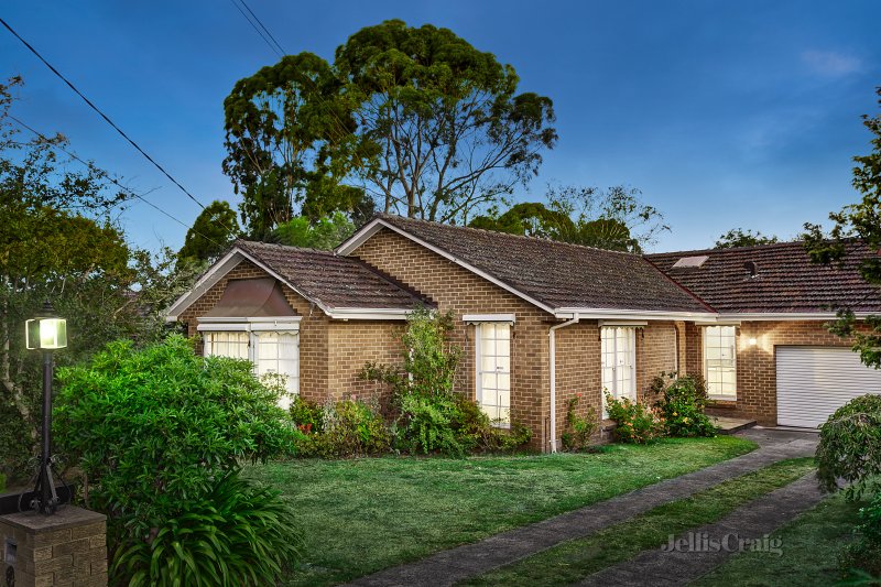 4 Josephine Avenue, Mount Waverley, VIC 3149 House for Sale