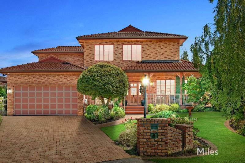 4 Yarradale Court, Watsonia North 5 bed, 3 bath House for Sale