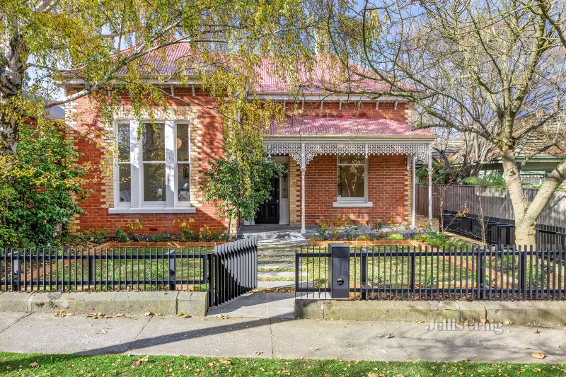 410 Drummond Street North