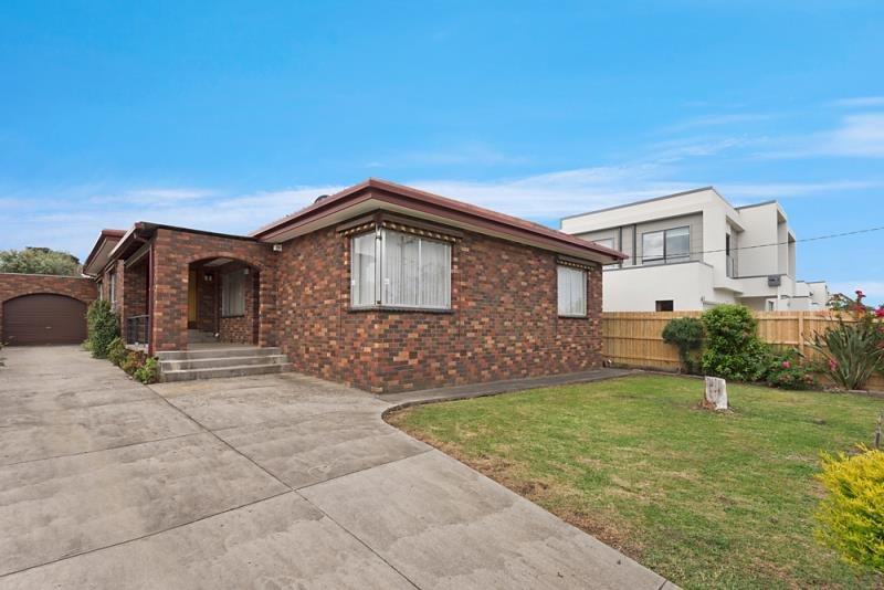44 Jellicoe Street, Ivanhoe 4 bed, 2 bath House for Lease