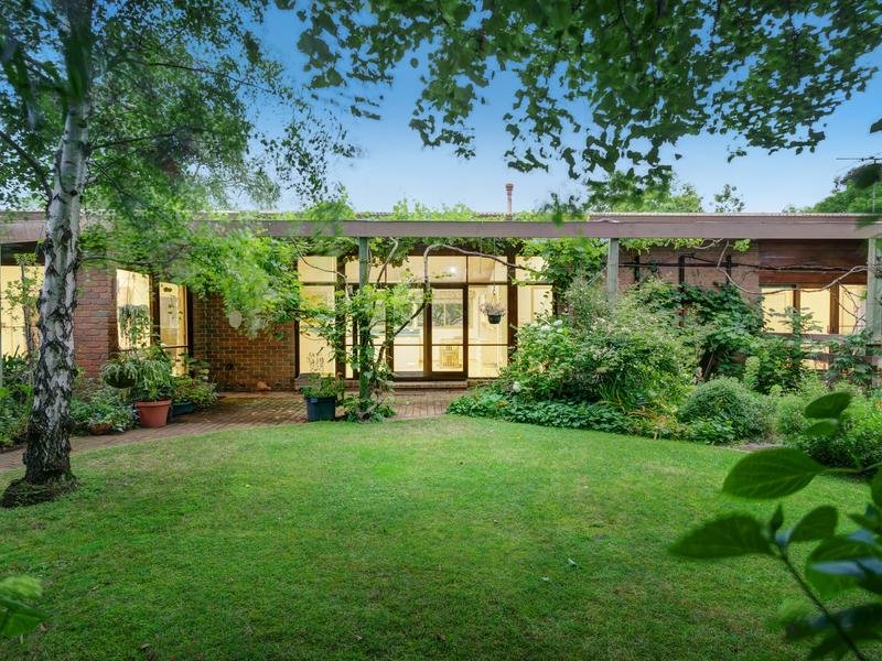 5 Avenue Athol, Canterbury, VIC 3126 House for Sale