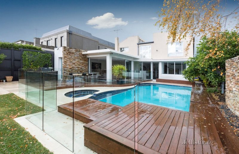 5 Higinbotham Street