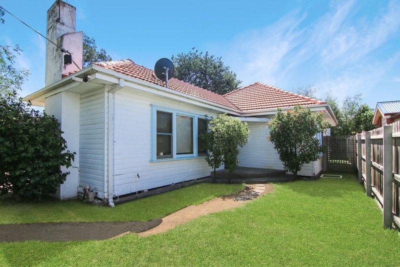 5 Hodgson Street, Bairnsdale 3 bed, 1 bath… Bill Wyndham & Co.