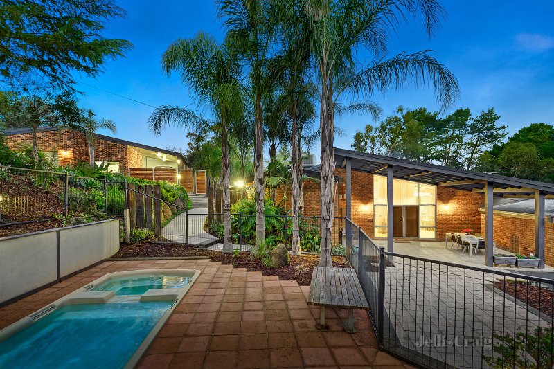 5052 Drayton Crescent, Park Orchards, VIC 3114 House for Sale