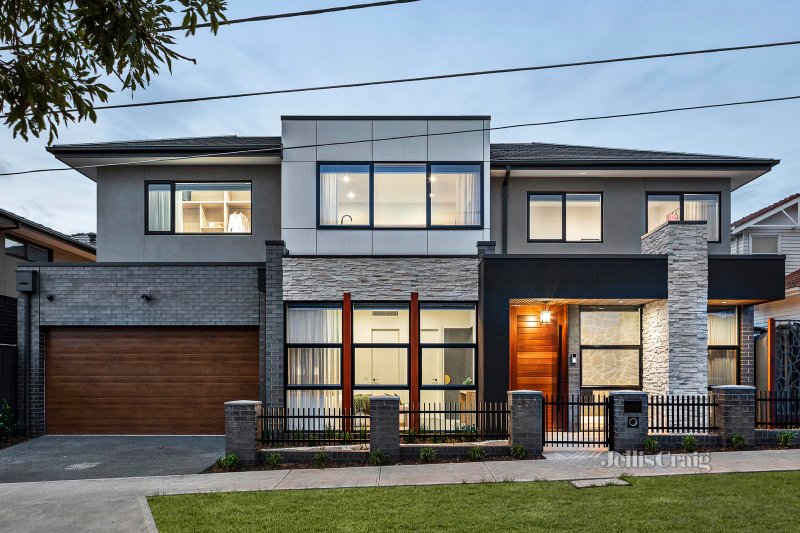 55A Deakin Street
