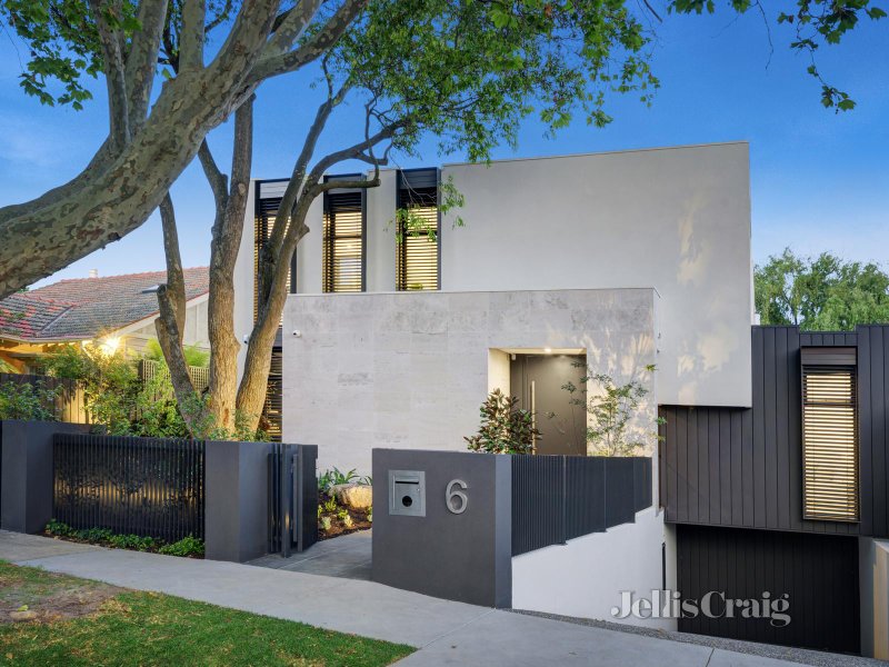 6 Hillcrest Avenue
