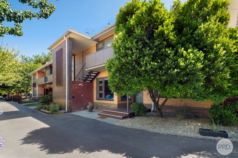 128 ster Street LAKE WENDOUREE VIC 3350