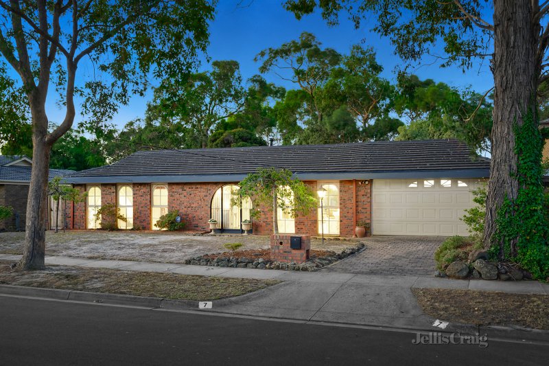 7 Appletree Drive, Glen Waverley, VIC 3150 House for Sale