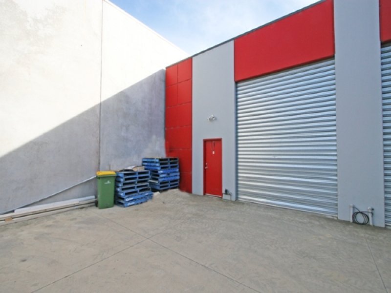 STORAGE UNIT WITH INCOME!!