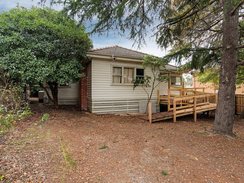 77 Victoria Road, Chirnside Park, VIC 3116 House for Sale