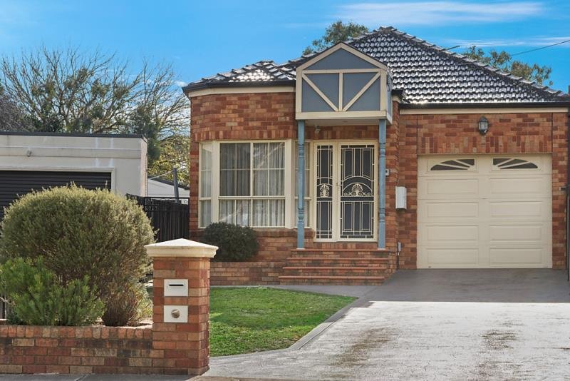 7A Kwinana Court, Ivanhoe 3 bed, 2 bath House for Lease
