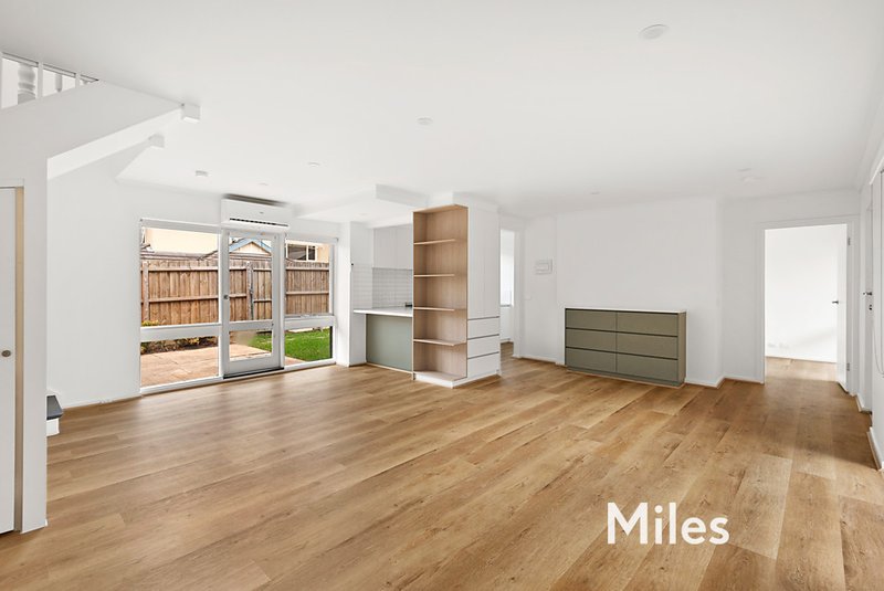 8/141 Maltravers Road, Ivanhoe 3 bed, 2 bath Townhouse for Lease