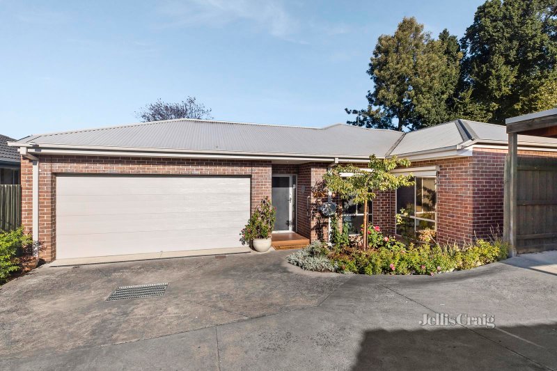 8A Pembroke Road, Mooroolbark, VIC 3138 Townhouse for Sale