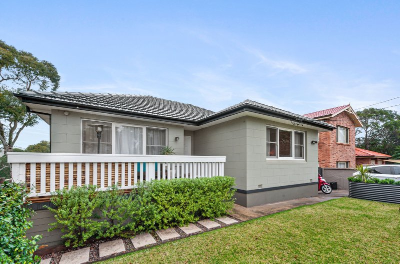 Upper Duplex/1 Emma Street, Mona Vale NSW 2103