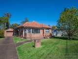 1 Hall Crescent, TARRO NSW 2322