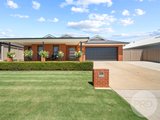 15 Gasnier Loop, BOOROOMA NSW 2650