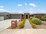 15 Roxburgh Crescent, JUNORTOUN VIC 3551